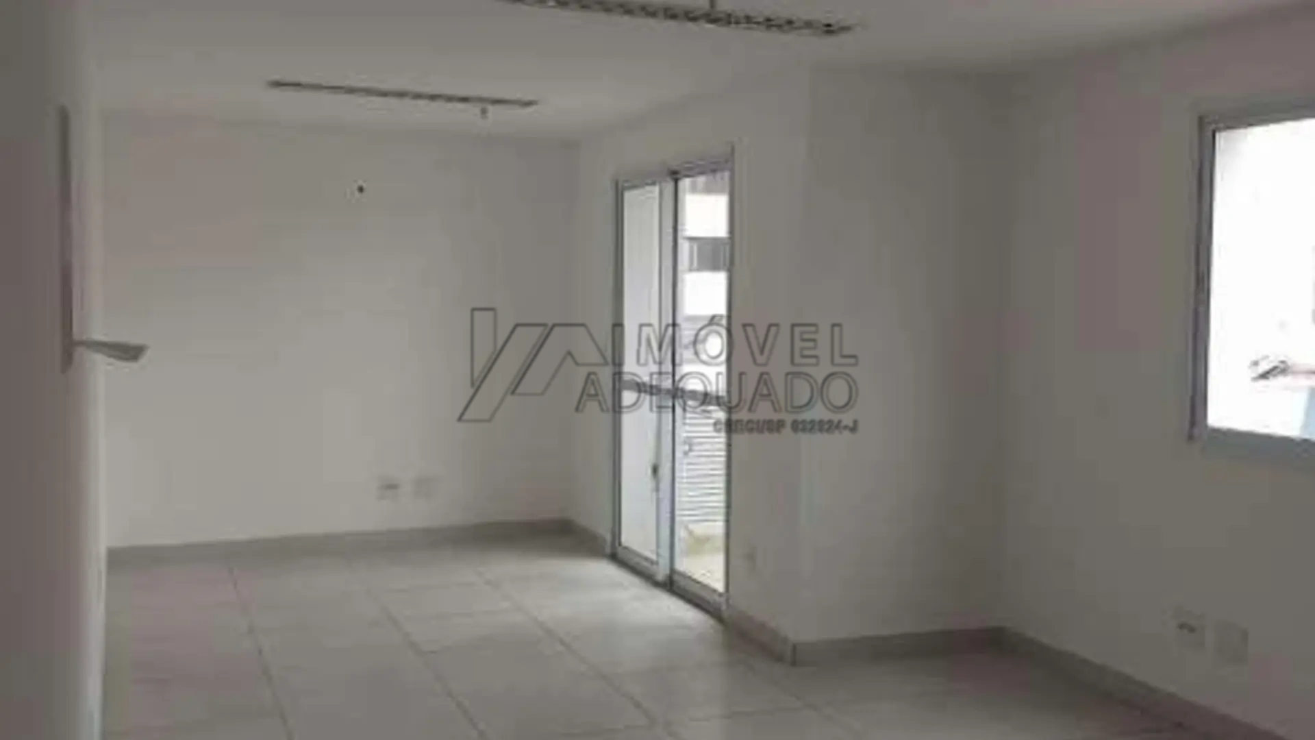 Sala Comercial para venda/locação possui 34 m² Em Jd. Paulistano/SP